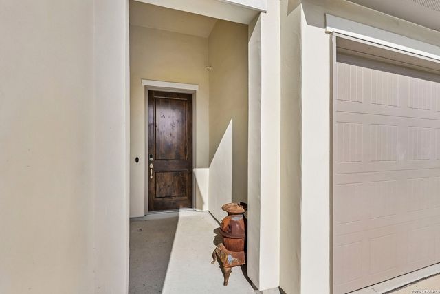 925 Nolte Bnd, Seguin, TX 78155