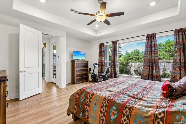 925 Nolte Bnd, Seguin, TX 78155