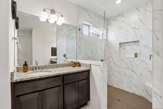 925 Nolte Bnd, Seguin, TX 78155