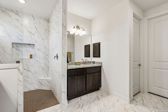 925 Nolte Bnd, Seguin, TX 78155