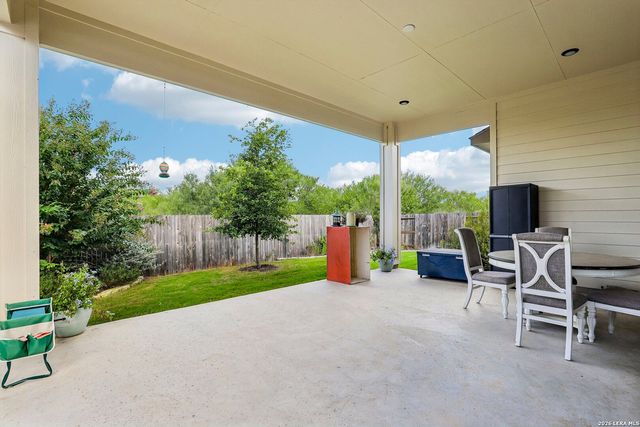 925 Nolte Bnd, Seguin, TX 78155