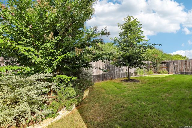 925 Nolte Bnd, Seguin, TX 78155