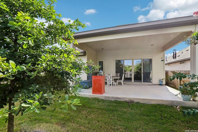 925 Nolte Bnd, Seguin, TX 78155