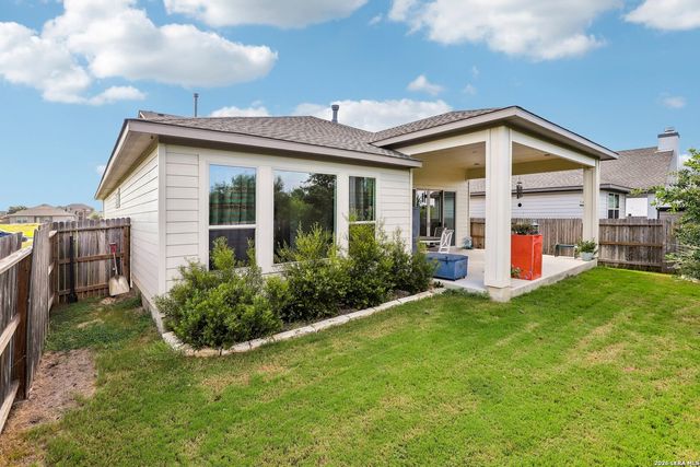 925 Nolte Bnd, Seguin, TX 78155