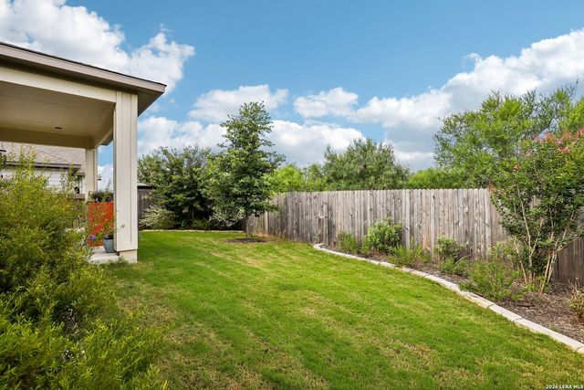 925 Nolte Bnd, Seguin, TX 78155