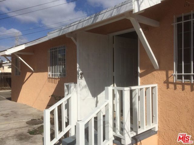 1031 W Century Boulevard, Los Angeles, CA 90044