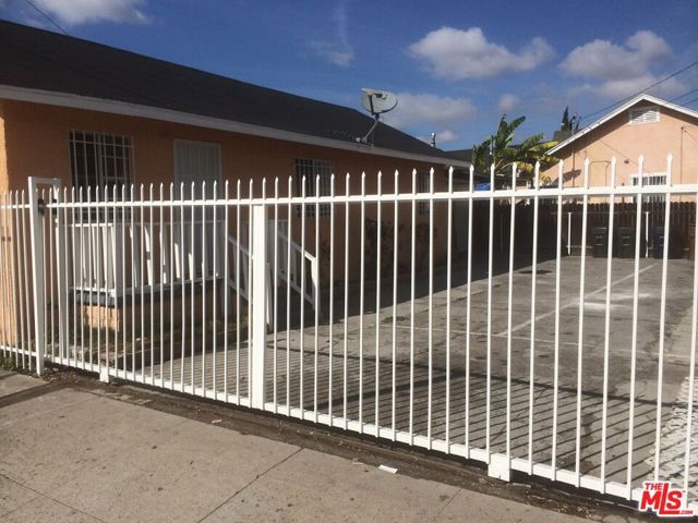 1031 W Century Boulevard, Los Angeles, CA 90044