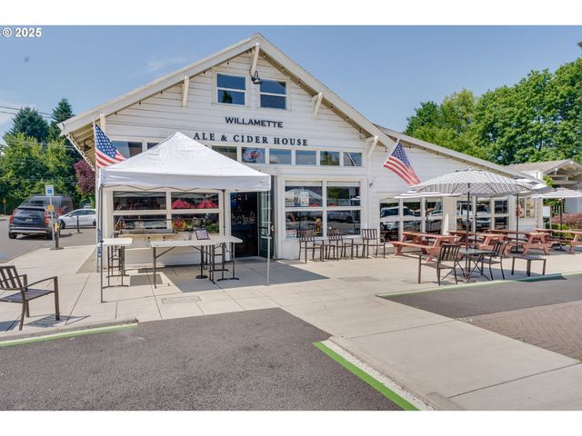 1694 16TH St, West Linn, OR 97068