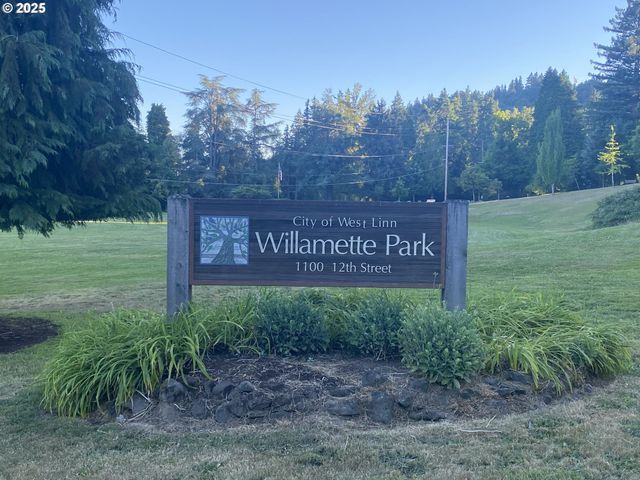 1694 16TH St, West Linn, OR 97068