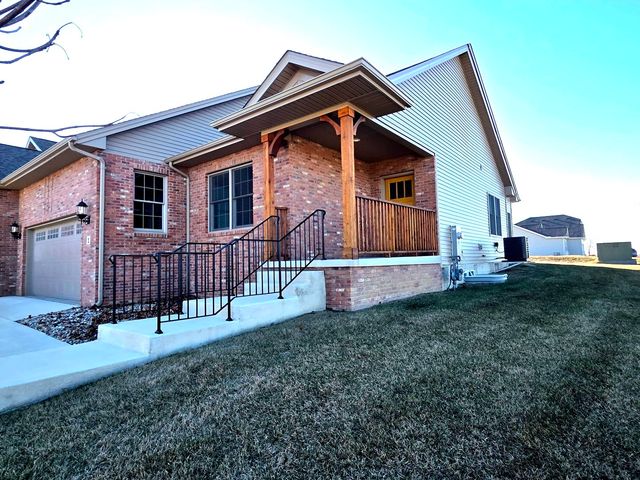 1 Saint Ivans Circle, Bloomington, IL 61705