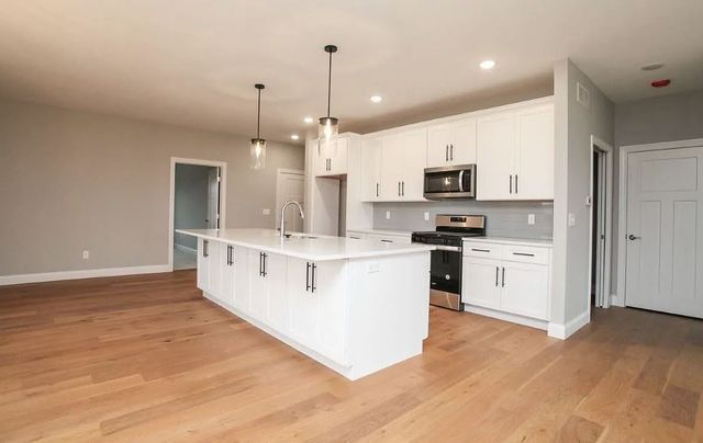 1 Saint Ivans Circle, Bloomington, IL 61705