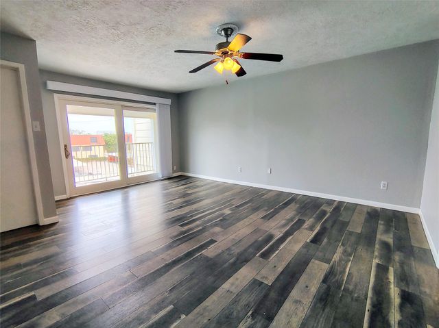 205 Yacht Club Lane 205, Seabrook, TX 77586