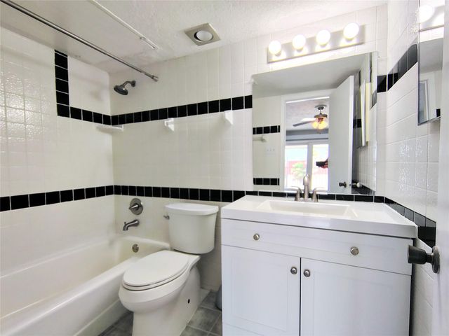 205 Yacht Club Lane 205, Seabrook, TX 77586