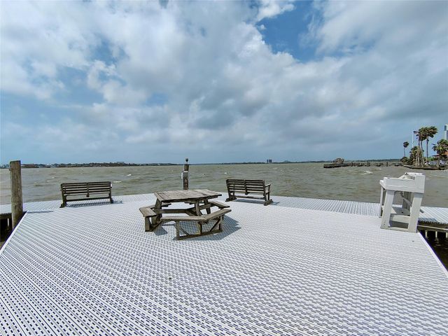 205 Yacht Club Lane 205, Seabrook, TX 77586