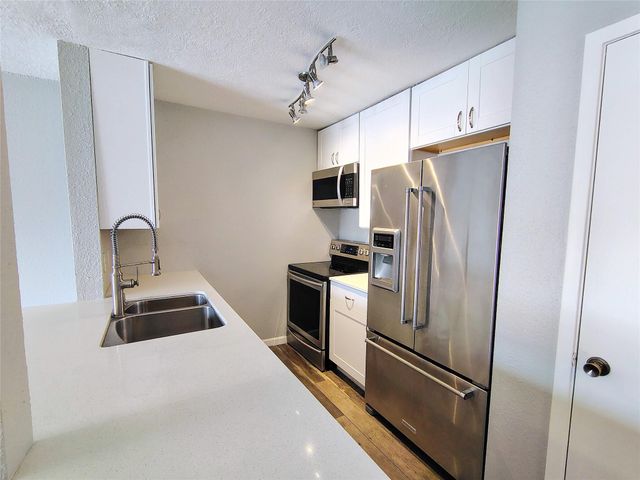 205 Yacht Club Lane 205, Seabrook, TX 77586