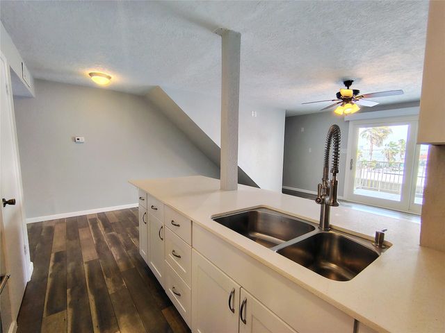 205 Yacht Club Lane 205, Seabrook, TX 77586