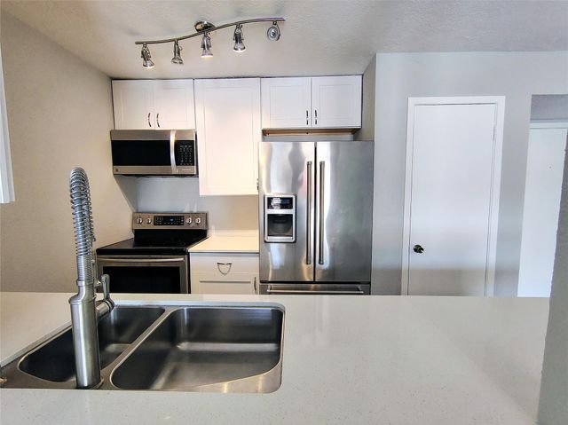 205 Yacht Club Lane 205, Seabrook, TX 77586