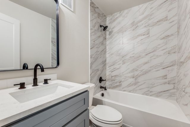 5909 Gaston Avenue 202, Dallas, TX 75214