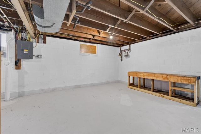 8908 Boston Avenue, St Louis, MO 63121