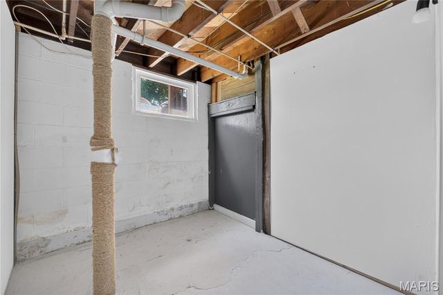 8908 Boston Avenue, St Louis, MO 63121