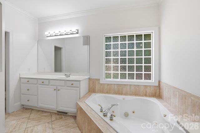 4024 Wild Nursery Court, Charlotte, NC 28215
