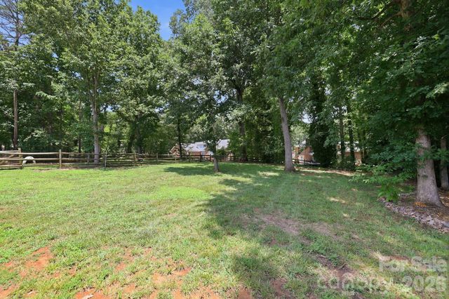 4024 Wild Nursery Court, Charlotte, NC 28215