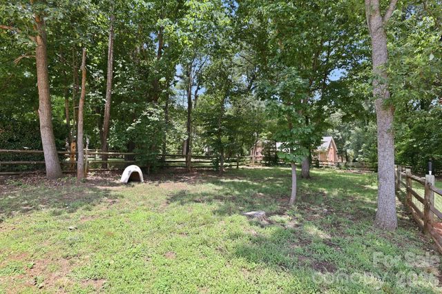 4024 Wild Nursery Court, Charlotte, NC 28215