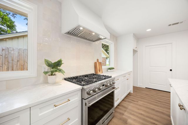 14102 Woodthorpe Lane, Houston, TX 77079