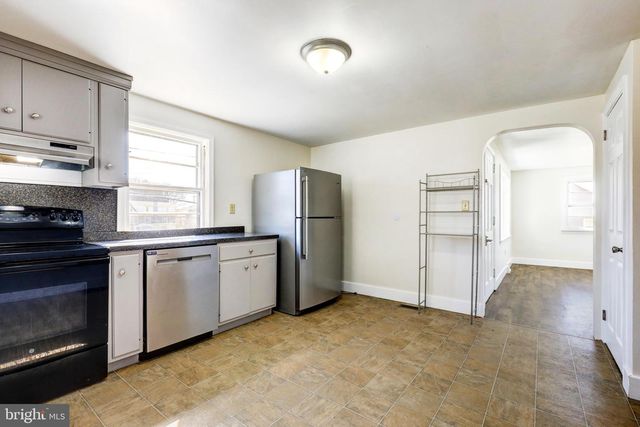 215 AKRON RD, Ephrata, PA 17522