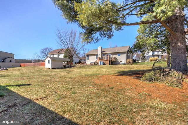 215 AKRON RD, Ephrata, PA 17522