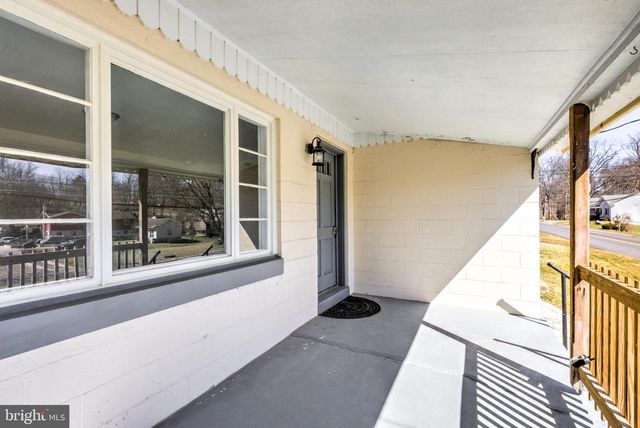 215 AKRON RD, Ephrata, PA 17522