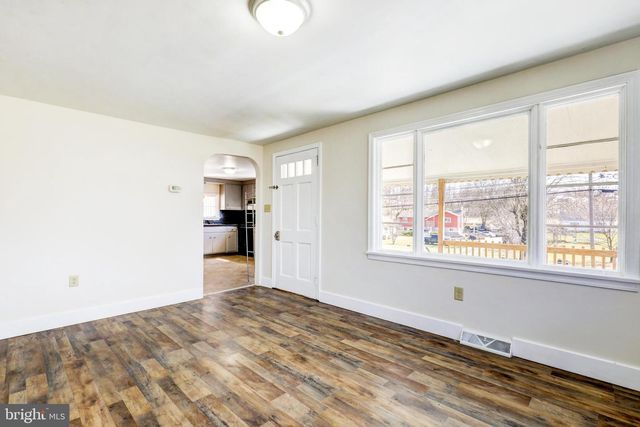 215 AKRON RD, Ephrata, PA 17522