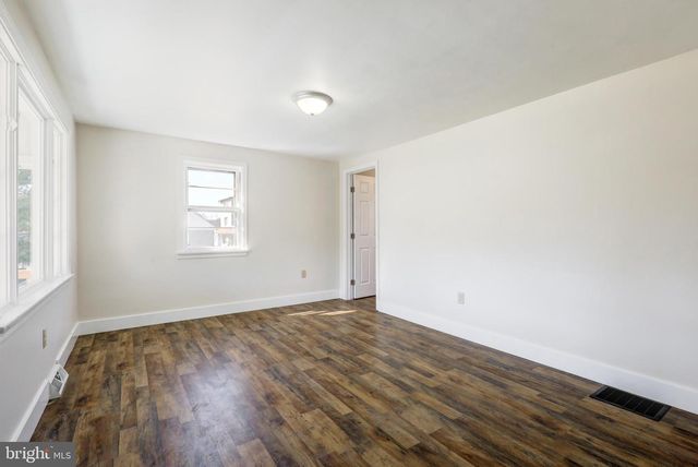 215 AKRON RD, Ephrata, PA 17522