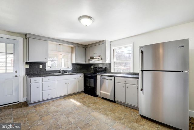 215 AKRON RD, Ephrata, PA 17522