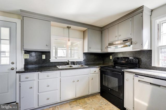 215 AKRON RD, Ephrata, PA 17522