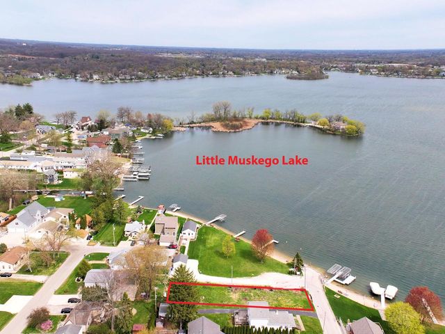S71W19044 HILLVIEW DRIVE, Muskego, WI 53150