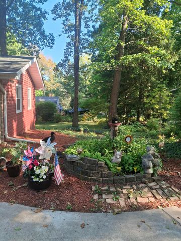 1954 Lawndale Drive, Valparaiso, IN 46383