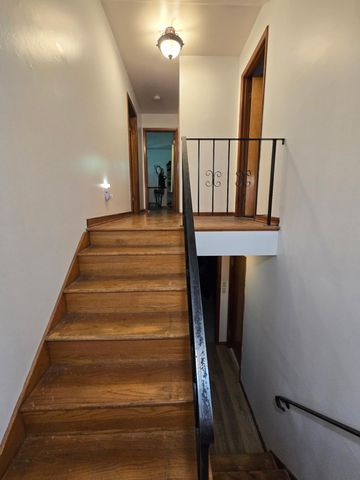 1954 Lawndale Drive, Valparaiso, IN 46383