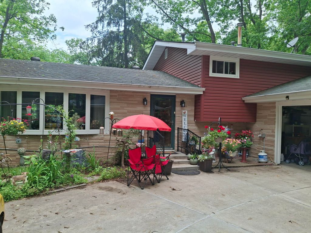 1954 Lawndale Drive, Valparaiso, IN 46383