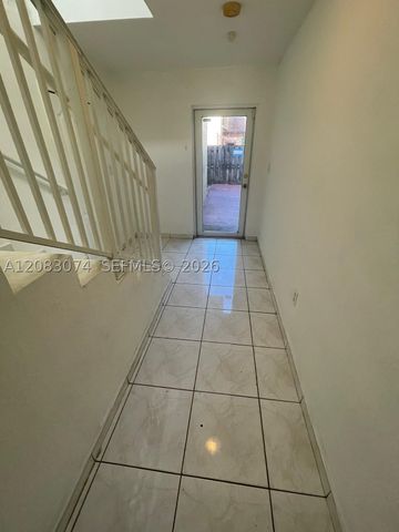 17346 NW 74th Ave 201, Hialeah, FL 33015