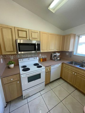 17346 NW 74th Ave 201, Hialeah, FL 33015