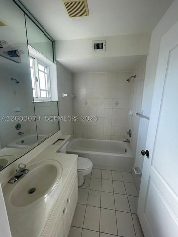 17346 NW 74th Ave 201, Hialeah, FL 33015