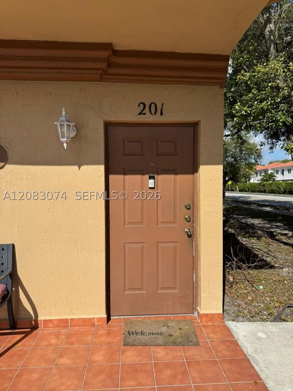 17346 NW 74th Ave 201, Hialeah, FL 33015