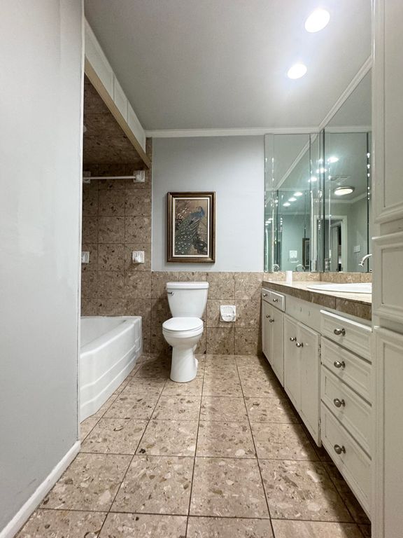 Image 10 of property listing at 2018 Douglas Drive, San Angelo, TX 76904