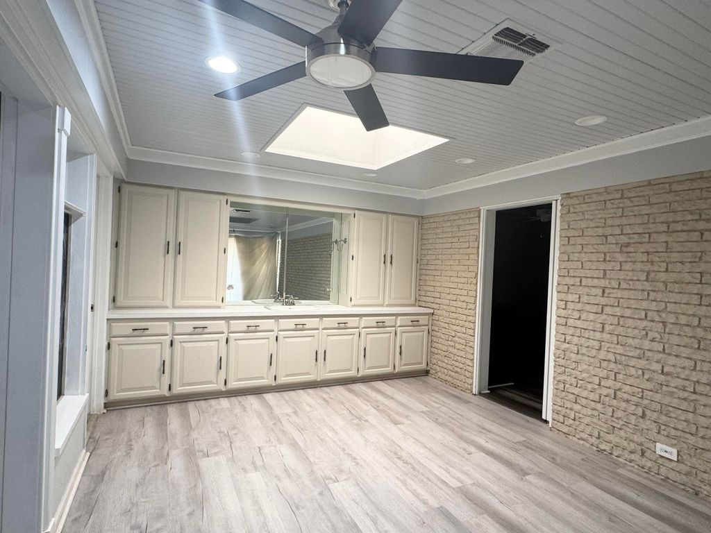 Image 15 of property listing at 2018 Douglas Drive, San Angelo, TX 76904