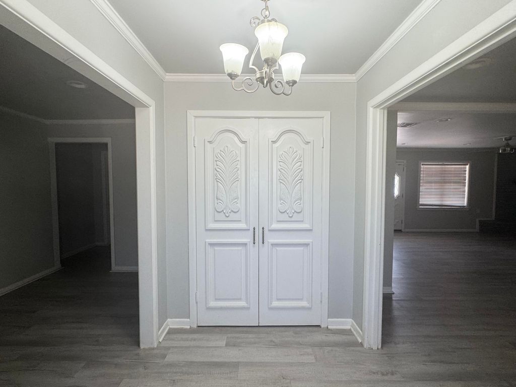 Image 2 of property listing at 2018 Douglas Drive, San Angelo, TX 76904