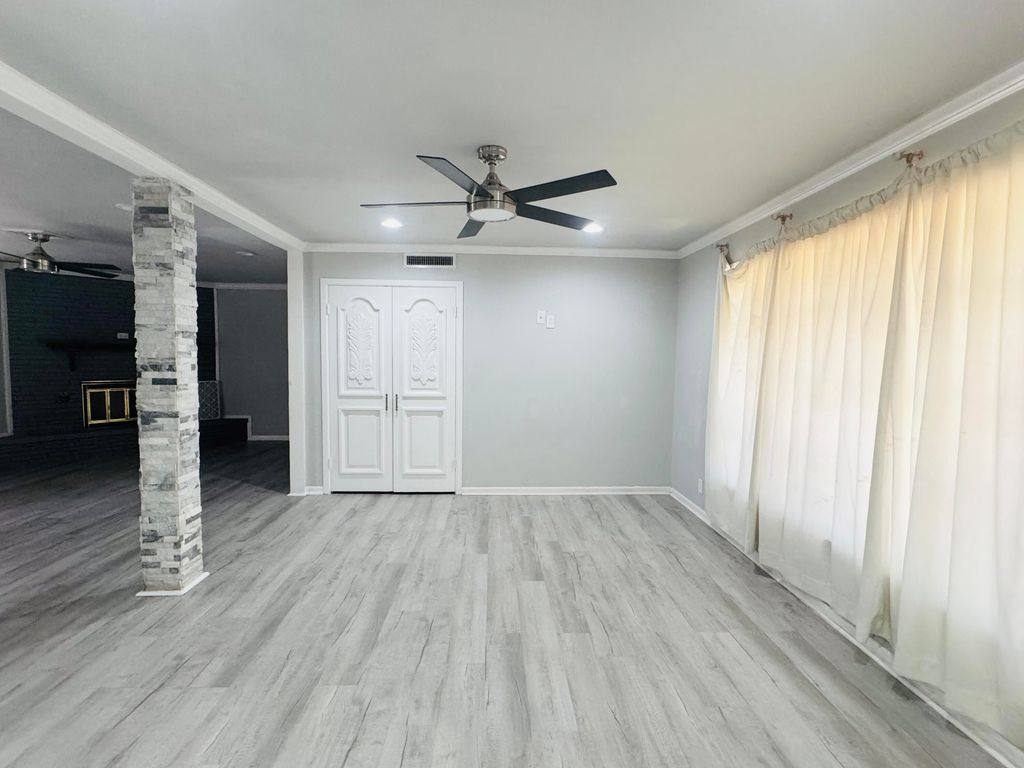 Image 3 of property listing at 2018 Douglas Drive, San Angelo, TX 76904