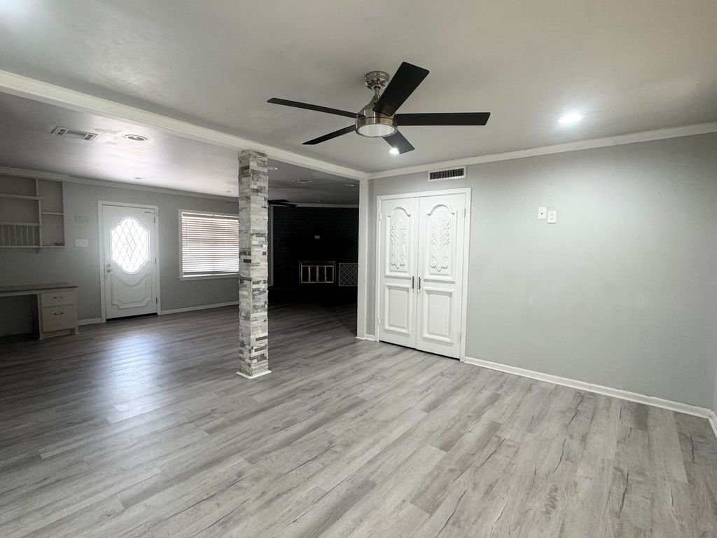Image 4 of property listing at 2018 Douglas Drive, San Angelo, TX 76904