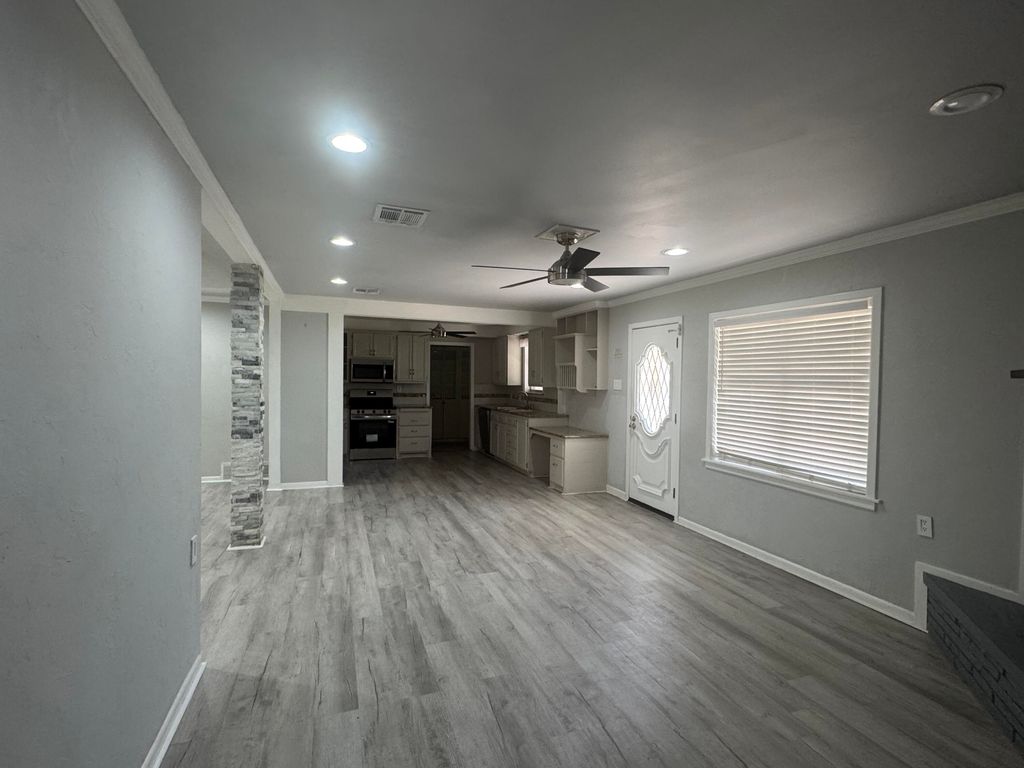 Image 5 of property listing at 2018 Douglas Drive, San Angelo, TX 76904