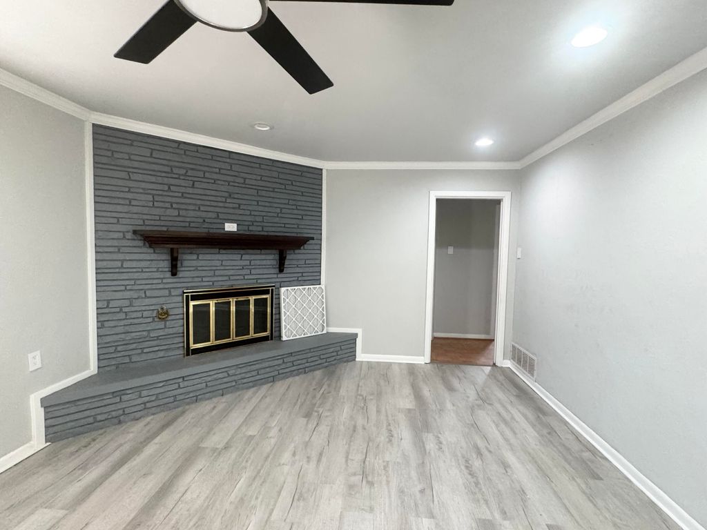 Image 7 of property listing at 2018 Douglas Drive, San Angelo, TX 76904